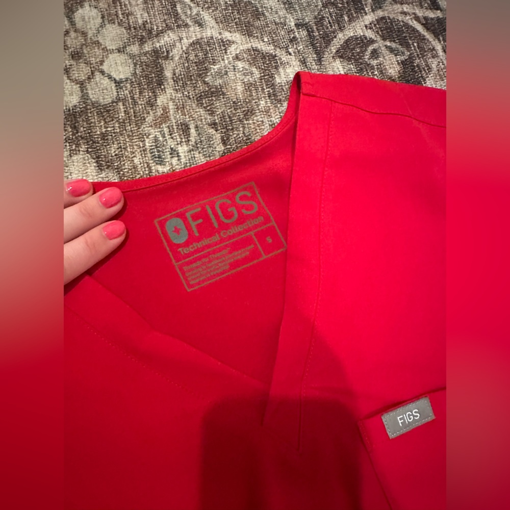 FIGS Winning Red Women’s Scrub Set Small Tall - Picture 4 of 4